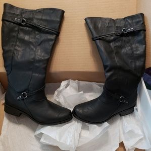 NWOT BRINLEY black faux leather wide calf boots